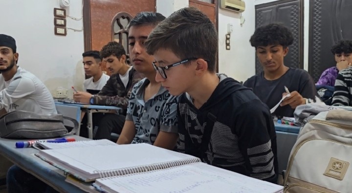 مشاريع تعليمية تأخذ بيد أبناء دير الزور نحو النجاح